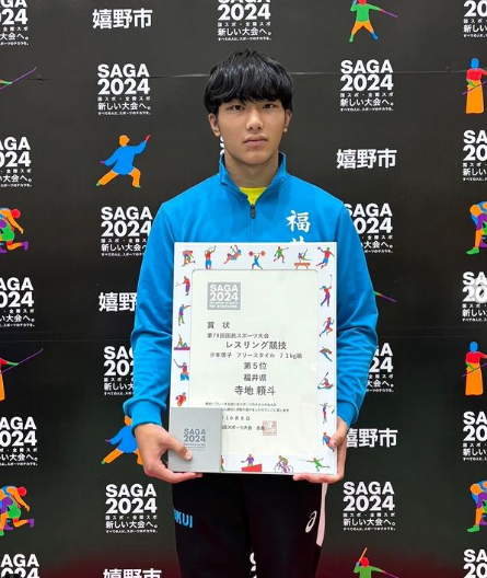 第78回国民スポーツ大会レスリング競技少年男子フリースタイル71kg級 5位 寺地頼斗君（高3）、同51㎏級 5位 日浦颯毘君（高2）、同55㎏級 5位　日浦璃毘兎君（付属中3年）入賞！