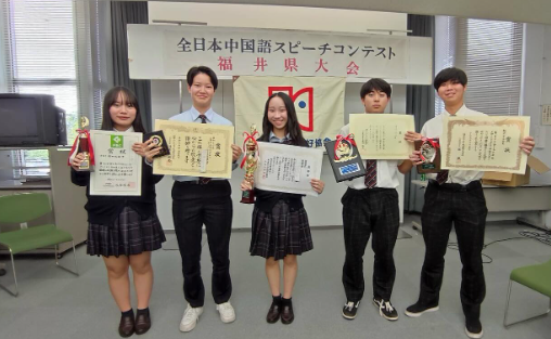 第42回全日本中国語スピーチコンテスト福井県大会において敦賀気比高校進学コース中国語専攻３年生 千田実幸さんがスピーチ部門で最優秀賞を獲得。千田さんは１月１２日に東京で開催される全国大会に出場が決定しました。その他にも多くの生徒が入賞しています。