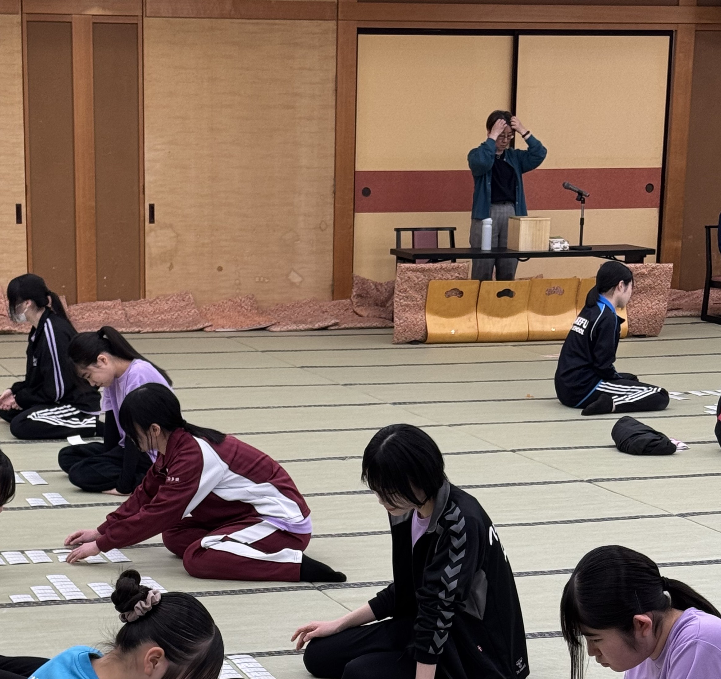 第40回県敦賀気比高等学校敦賀気比高等学校かるた部が参加。団体戦・個人戦に臨みました。県内高校生でただ一人A級の1年杉谷優里瑛さんは7月開催の全国高等学校総合文化祭の全国大会への出場が決まりました。皆さん応援よろしくお願いします。敦賀気比高等学校・付属中学校かるた部は、これからも全力で頑張ります！