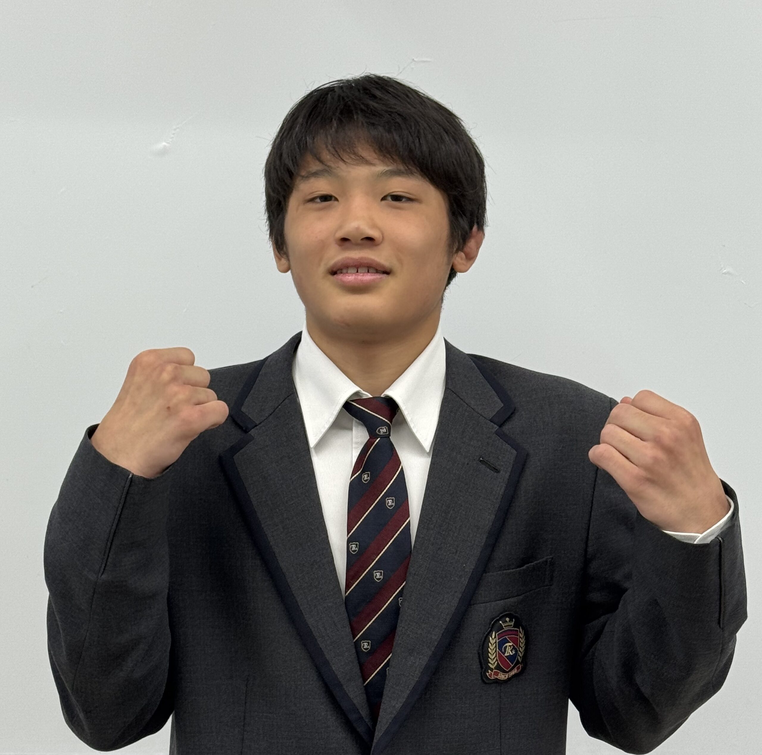 JOCジュニアオリンピックU17全日本選手権フリースタイル60㎏級優勝の日浦璃毘兎（りひと）君（1年3組進学選抜クラス在籍）は7月ギリシャアテネ開催のU17世界選手権の出場権を手にしました。