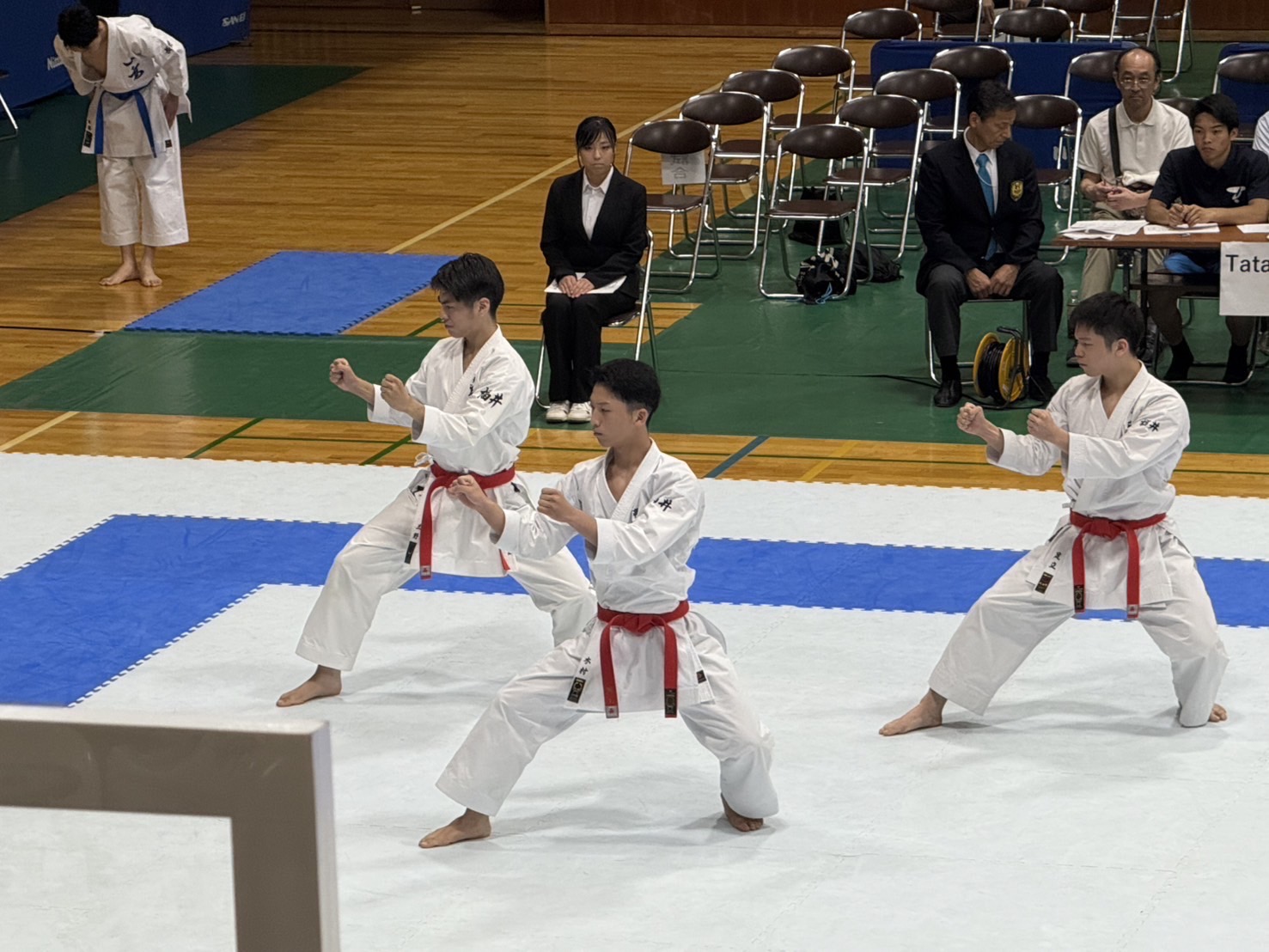 北信越高校体育大会空手道競技において、敦賀気比高等学校空手道部は男子団体形、女子団体形において、それぞれ3位となりました。