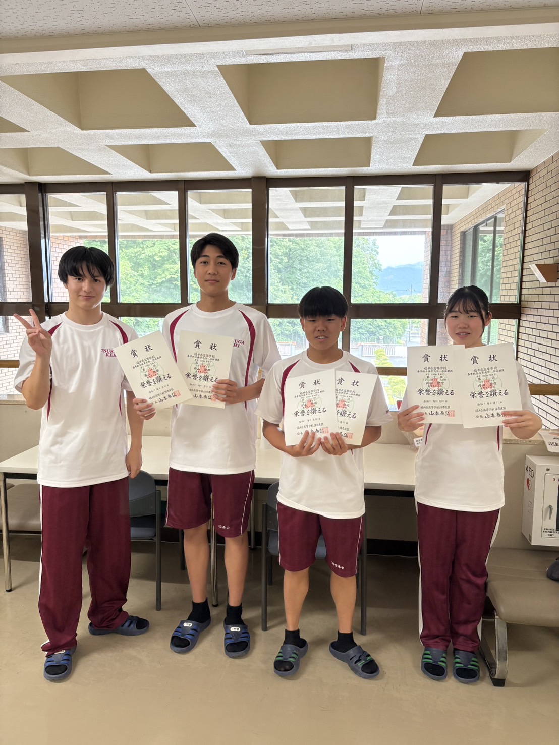 福井県高校春季総合体育大会水泳競技において敦賀気比高等学校内田碧空さん（2年）が女子100㍍背泳ぎで1分4秒43の大会新記録をマークし優勝しました。