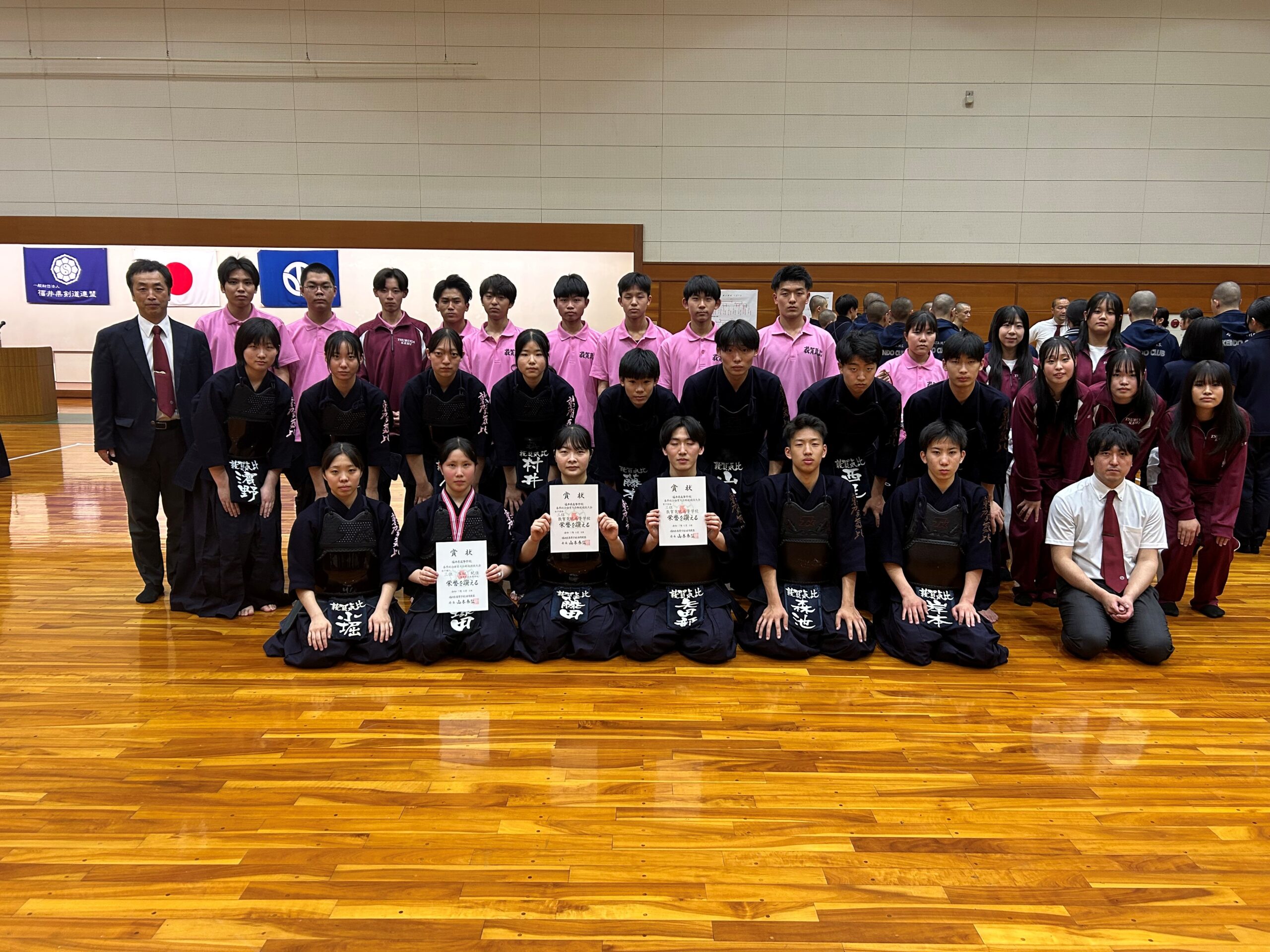令和７年度福井県春季高等学校総合体育大会　　　　第６９回剣 道 競 技 大 会女子団体３位（北信越大会出場）４年連続９回目の出場　男子団体３位（北信越大会出場）２年ぶり１４回目の出場、女子個人 塚田紀佳３位（北信越大会出場）、村井栞ベスト８（北信越大会出場）