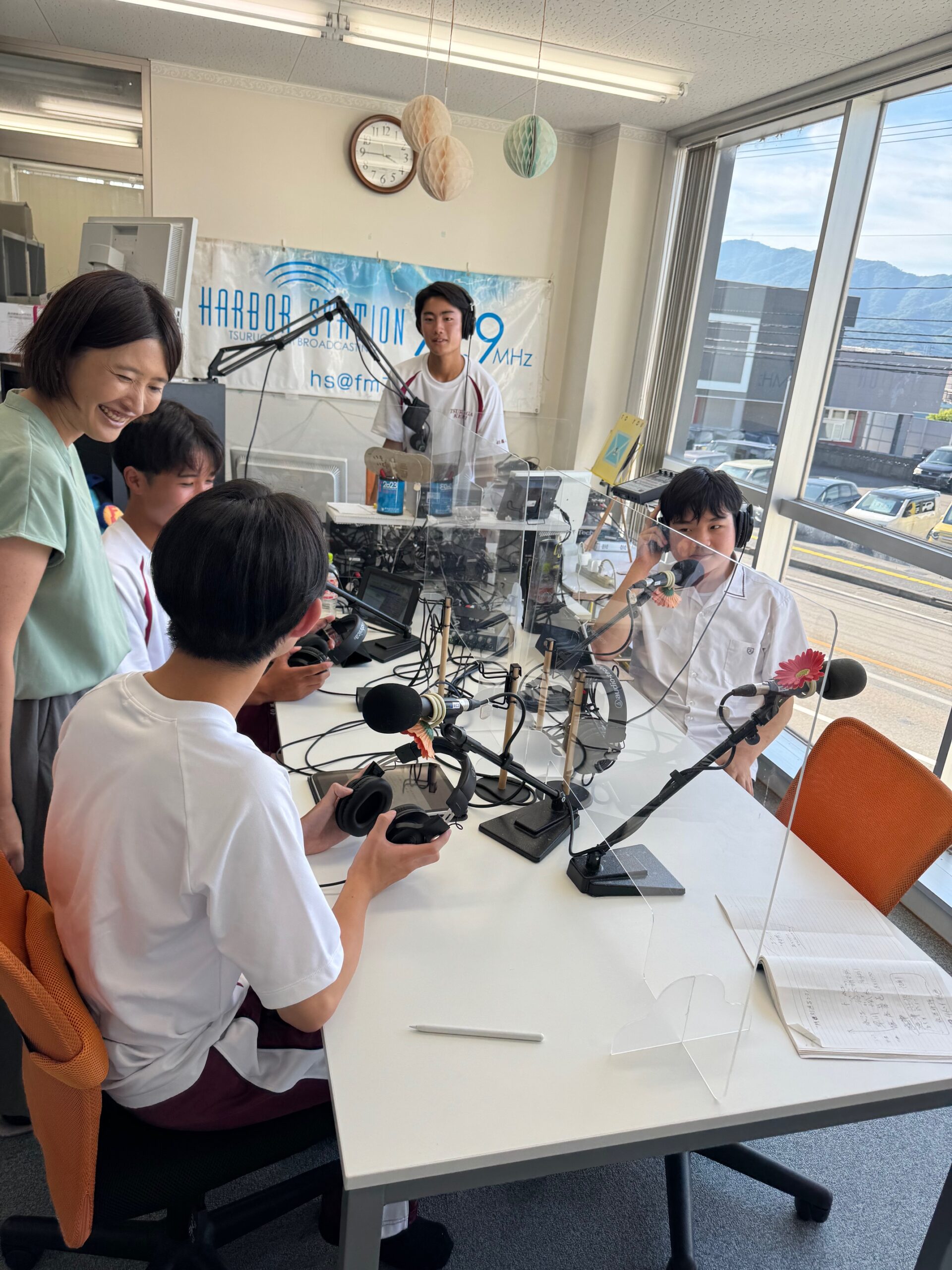 敦賀気比高校オリジナルラジオ番組　敦賀FM「気比リアル」第3回放送の収録が敦賀FMハーバーステーションのスタジオで行われました。