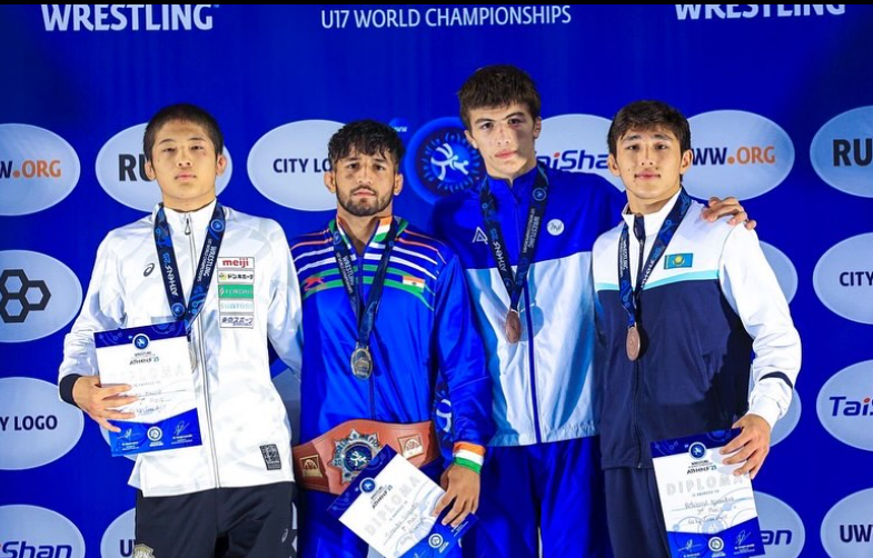 ２０２５U17世界選手権大会　敦賀気比高校学校レスリング部 1年生 日浦璃毘兎さん 銀メダル 獲得